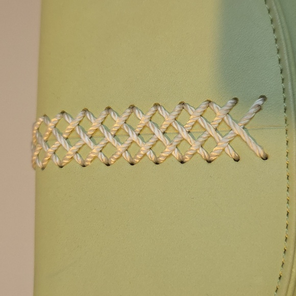 THE SAK NWT Fernwood Key Lime Large Leather Wallet - Picture 8 of 14